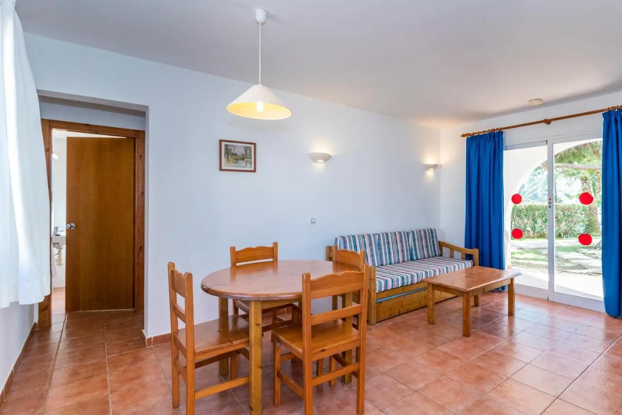 Apartamentos Vistapicas Кала-эн-Бланес 3*,  Испания