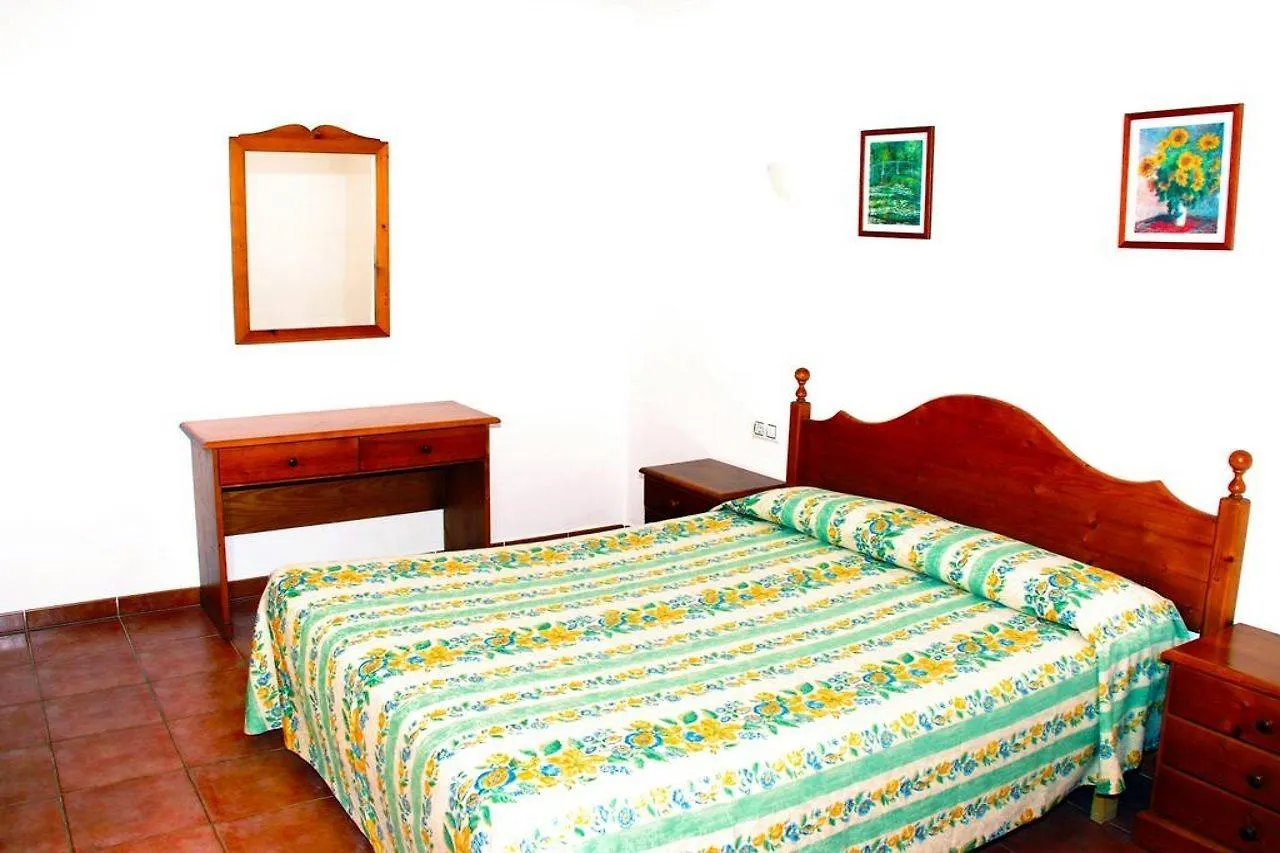 Apartamentos Vistapicas Кала-эн-Бланес 3*,