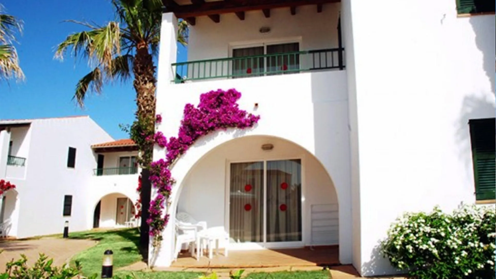 Apartamentos Vistapicas Cala'N Blanes  İspanya