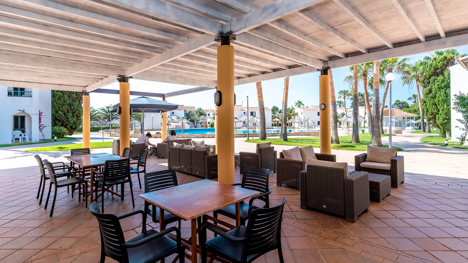 Apartamentos Vistapicas Cala'N Blanes  İspanya