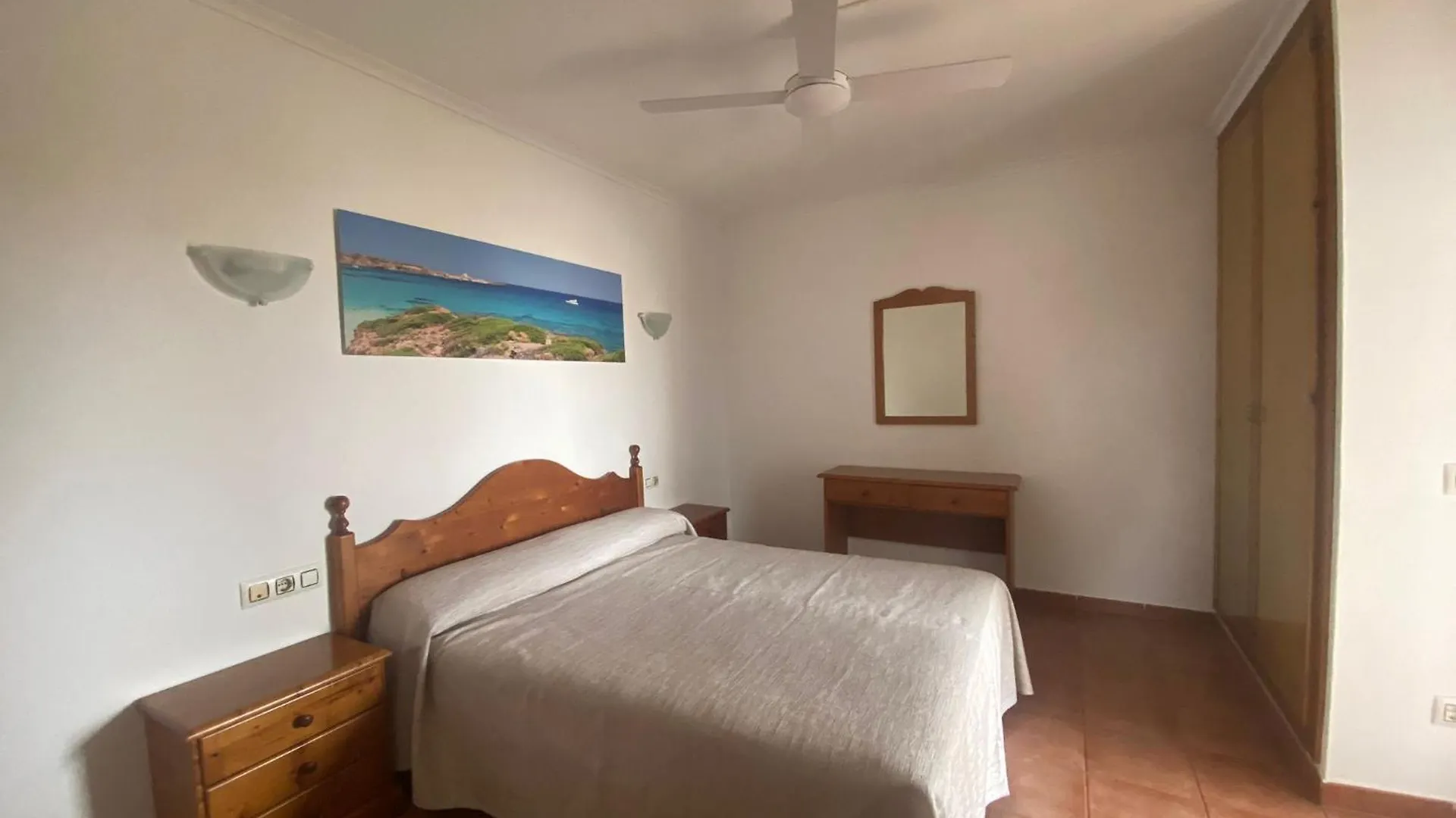 Apartamentos Vistapicas Cala'N Blanes  Apartahotel Cala'N Blanes (Menorca)
